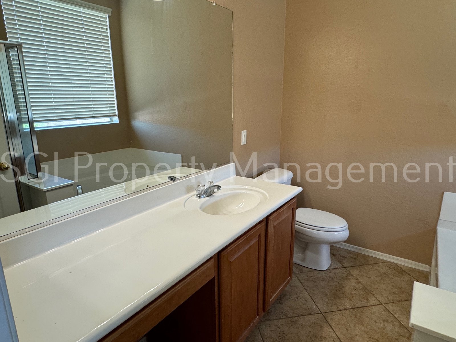 Gorgeous Suprise Farms home ready for move in property image