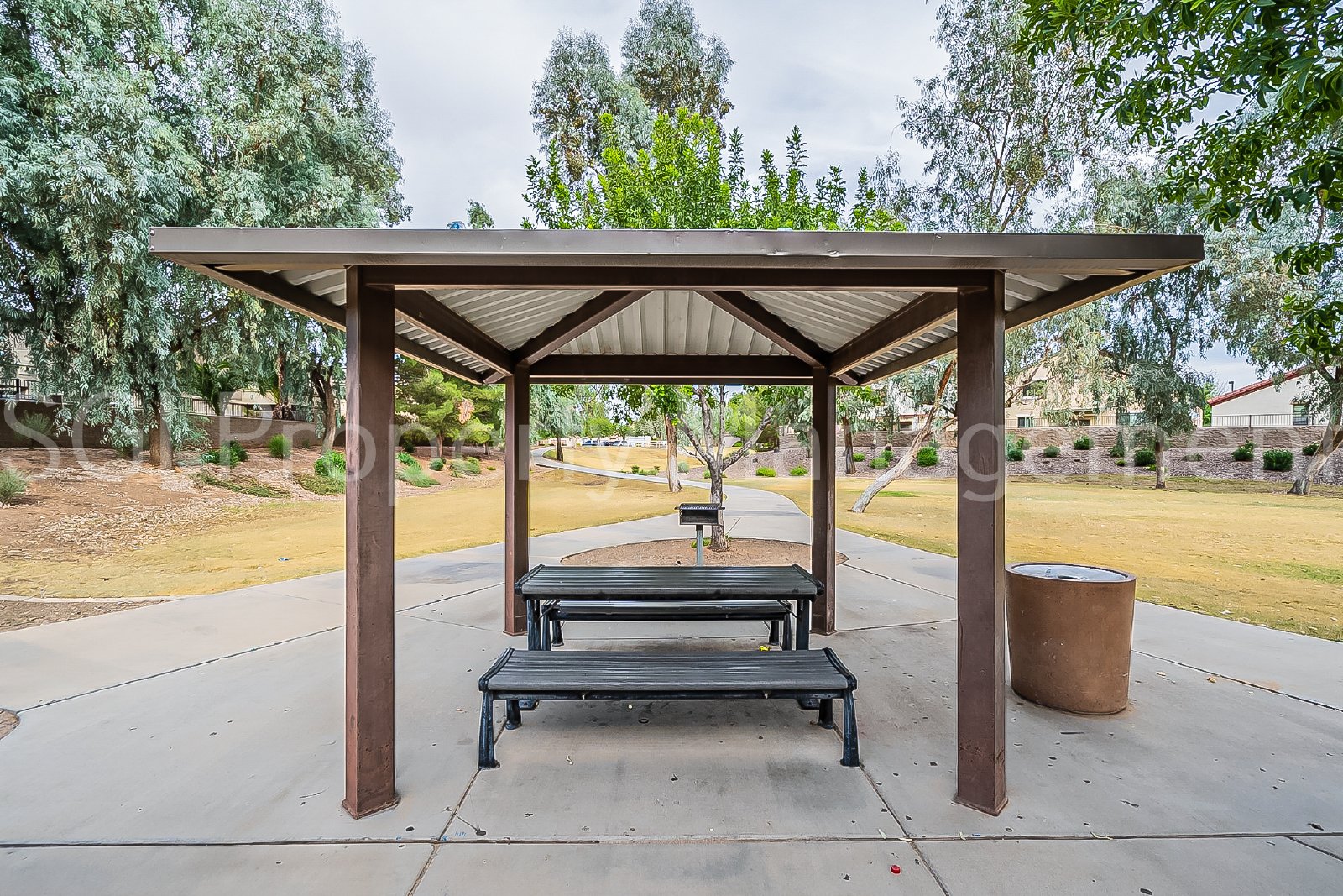 Gorgeous Suprise Farms home ready for move in property image