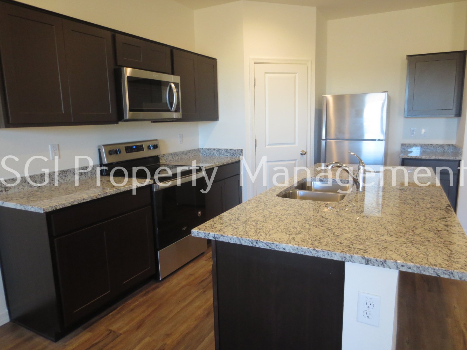 Beautiful 3 bedroom, 2 bathroom home property image