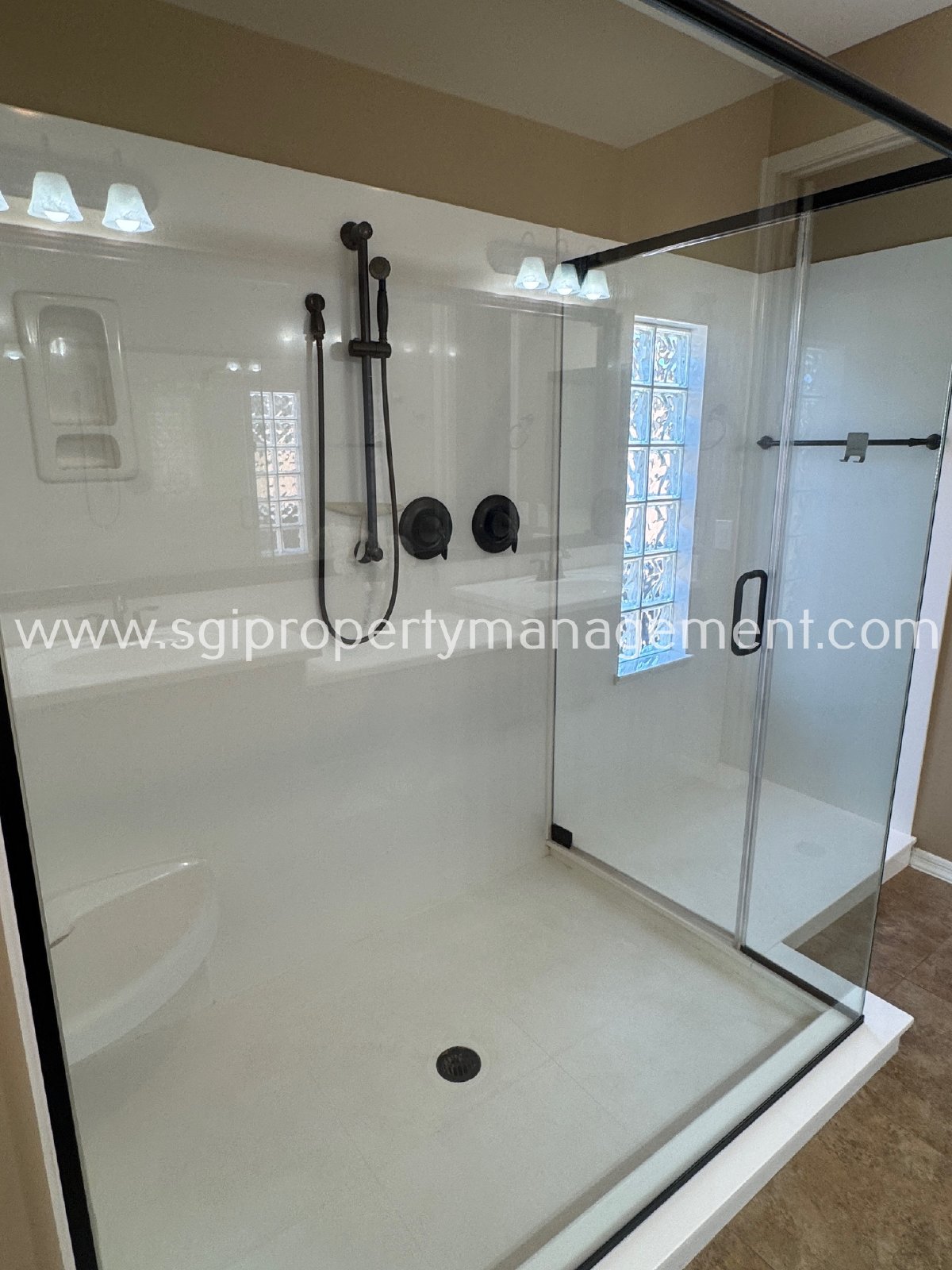 Immaculate 3 bedroom, 3 bath home property image