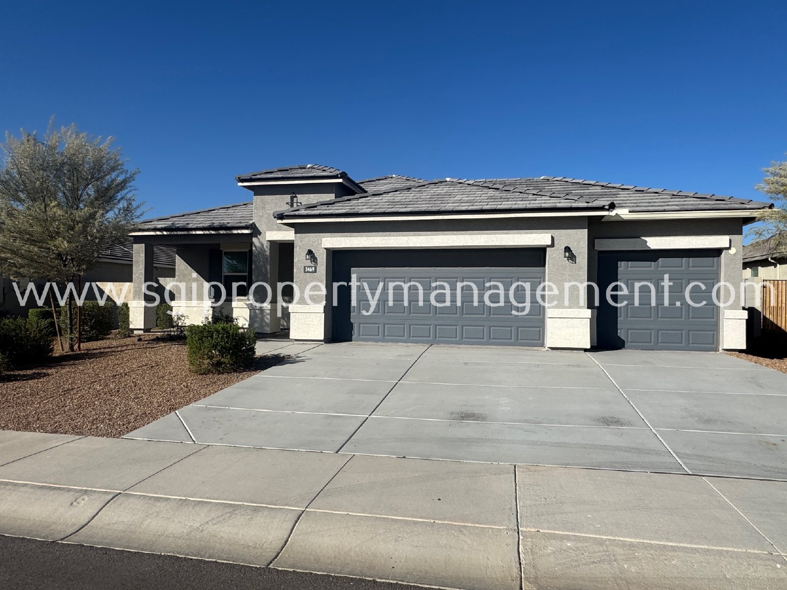 5 bedroom home with 3 car garage property image