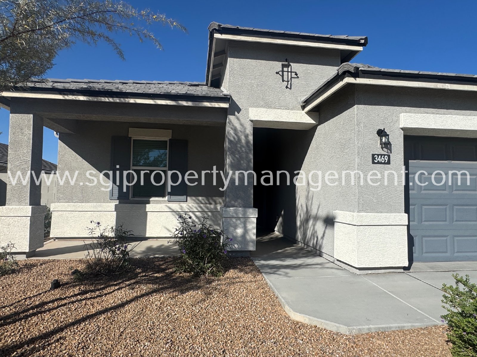 5 bedroom home with 3 car garage property image