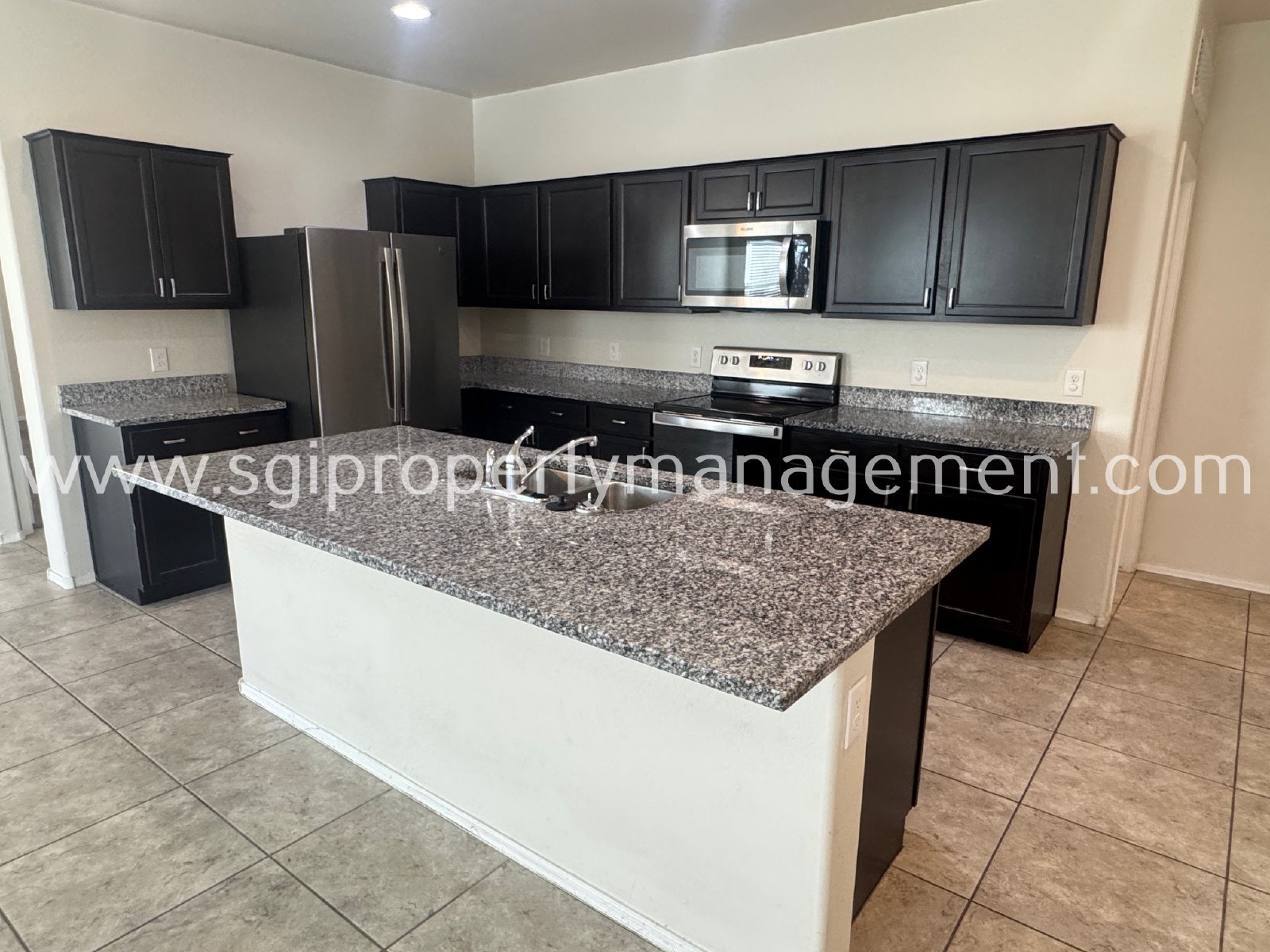 5 bedroom home with 3 car garage property image