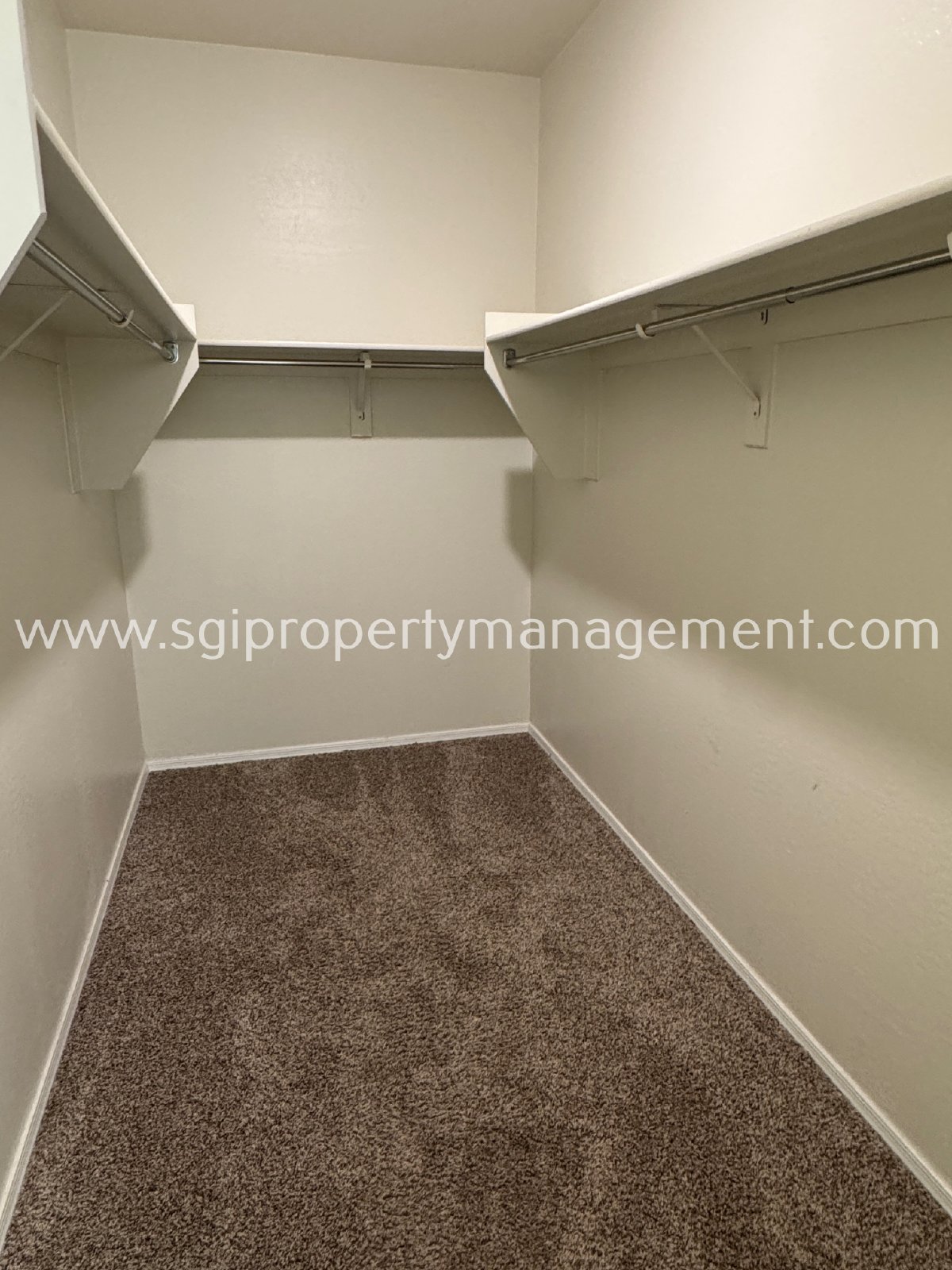 5 bedroom home with 3 car garage property image