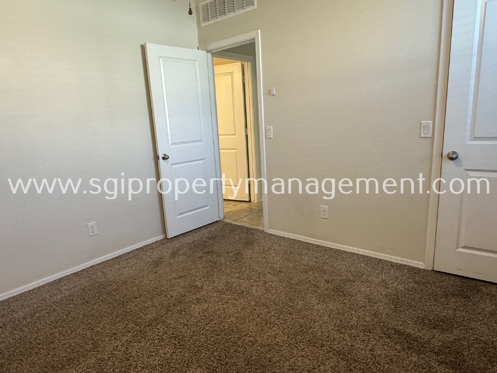 5 bedroom home with 3 car garage property image