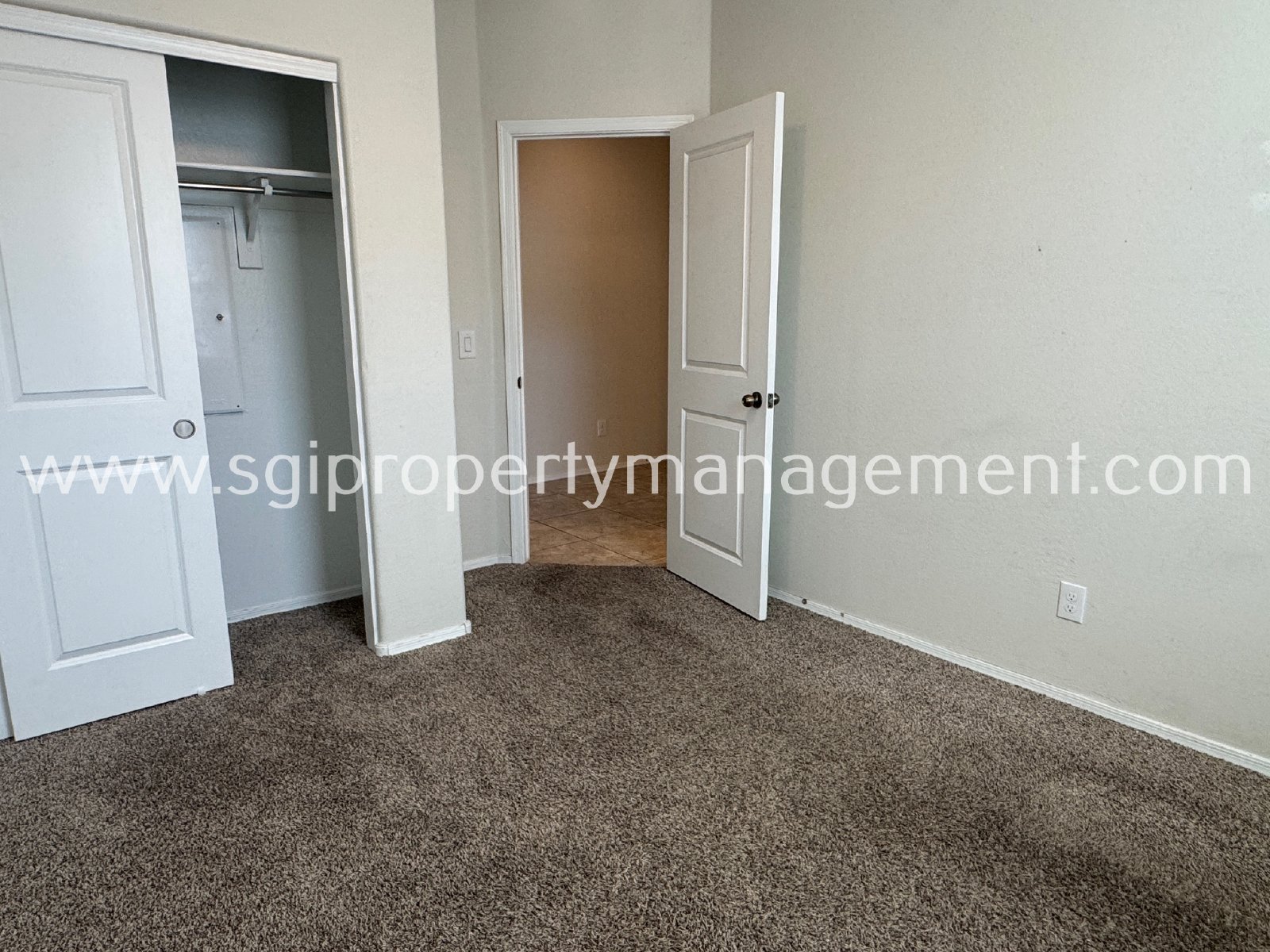 5 bedroom home with 3 car garage property image