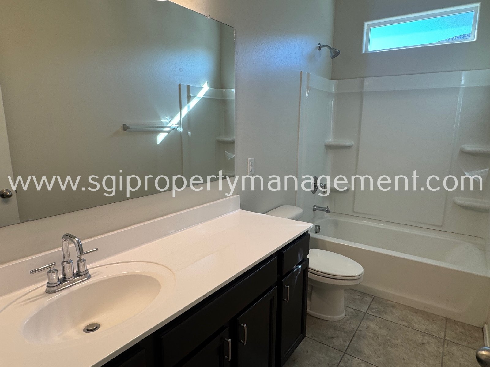 5 bedroom home with 3 car garage property image