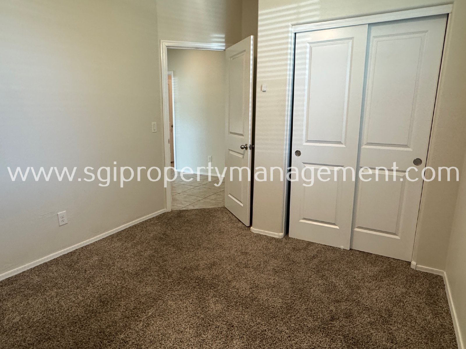 5 bedroom home with 3 car garage property image