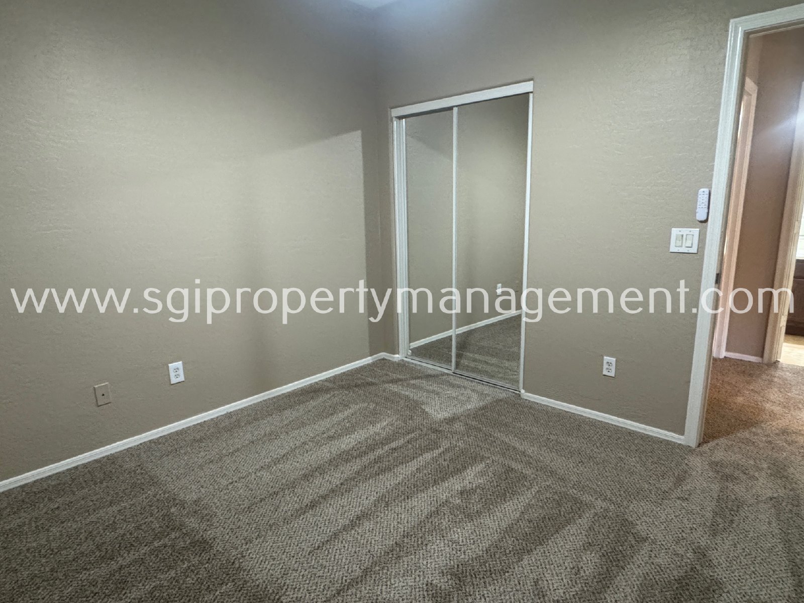 Spacious 5 bedroom home on corner lot property image