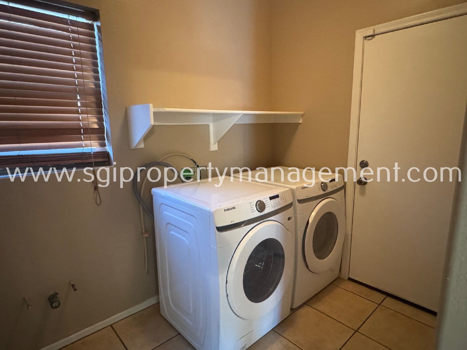 Spacious 5 bedroom home on corner lot property image