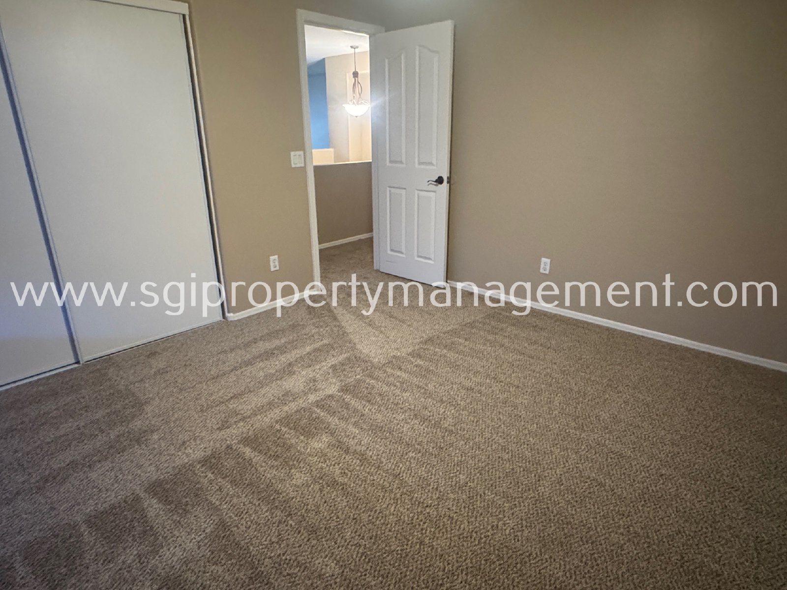 Spacious 5 bedroom home on corner lot property image