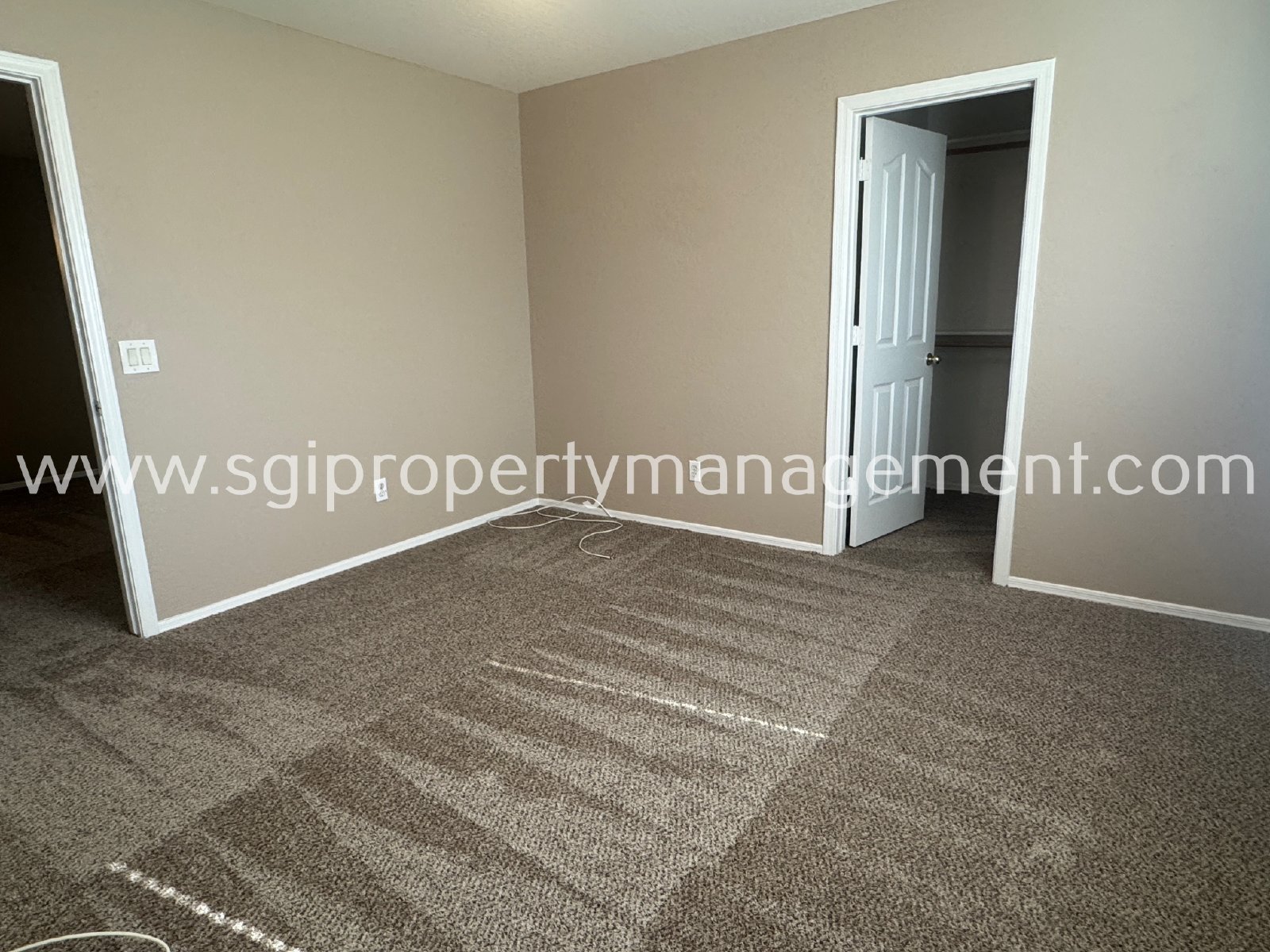 Spacious 5 bedroom home on corner lot property image