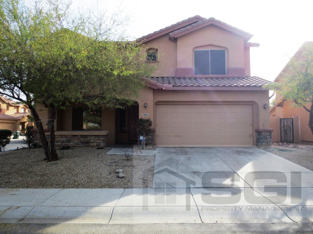 Spacious 5 bedroom home on corner lot property image