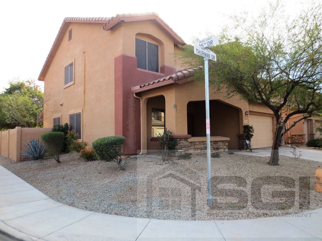 Spacious 5 bedroom home on corner lot property image