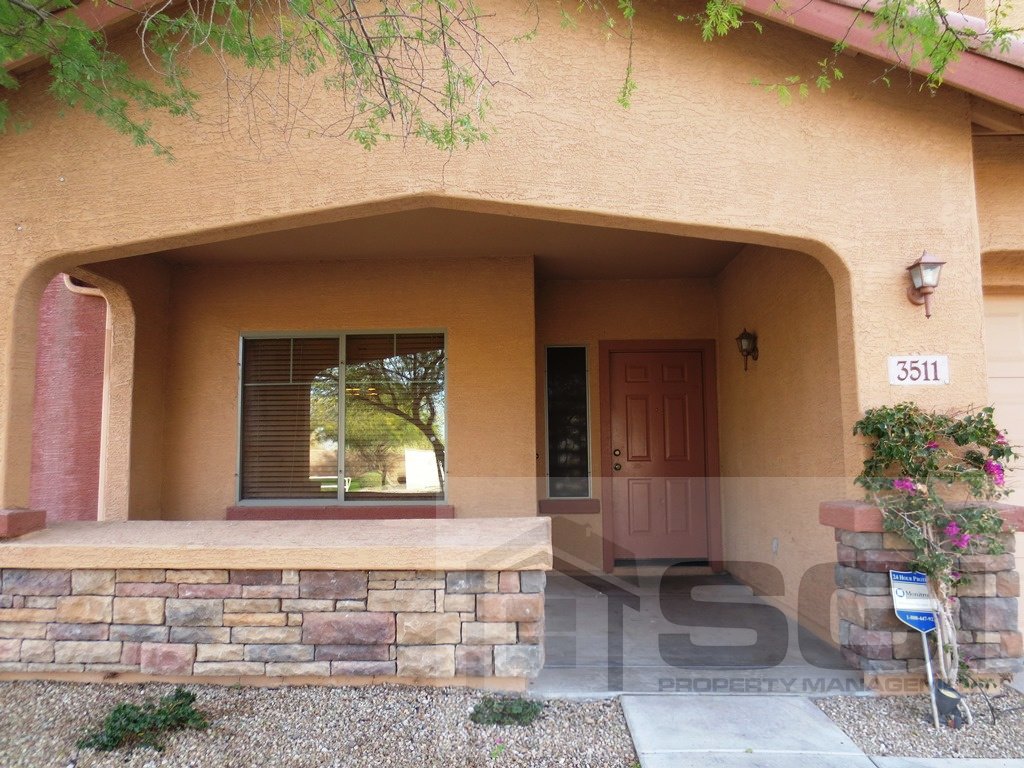 Spacious 5 bedroom home on corner lot property image