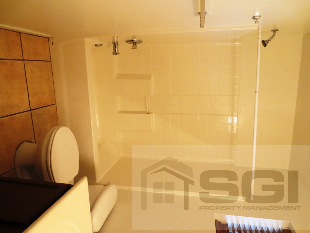 Spacious 5 bedroom home on corner lot property image