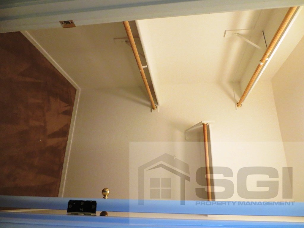 Spacious 5 bedroom home on corner lot property image