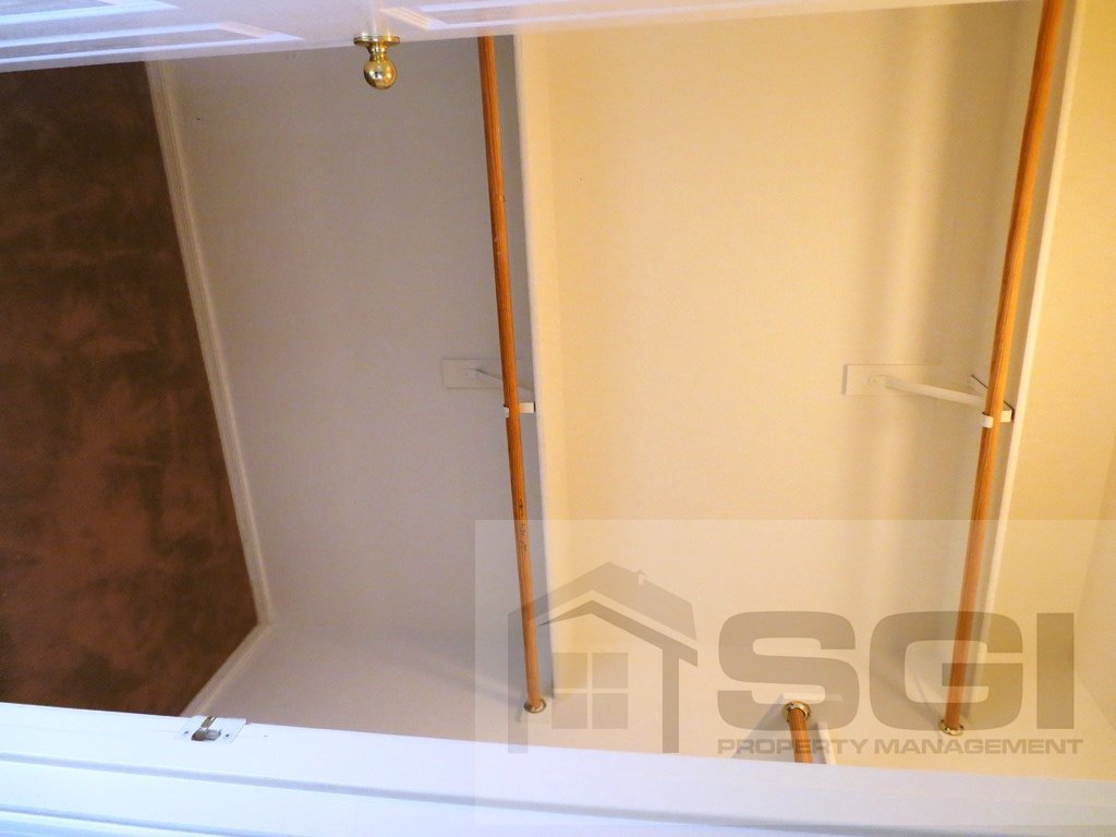 Spacious 5 bedroom home on corner lot property image