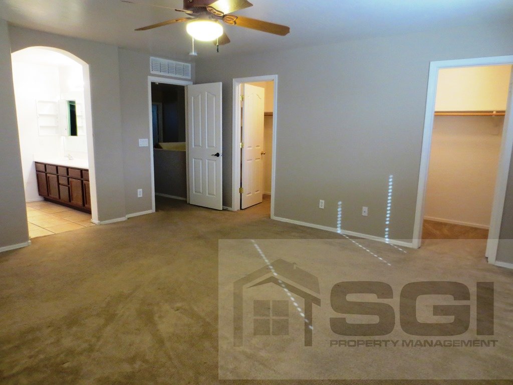 Spacious 5 bedroom home on corner lot property image