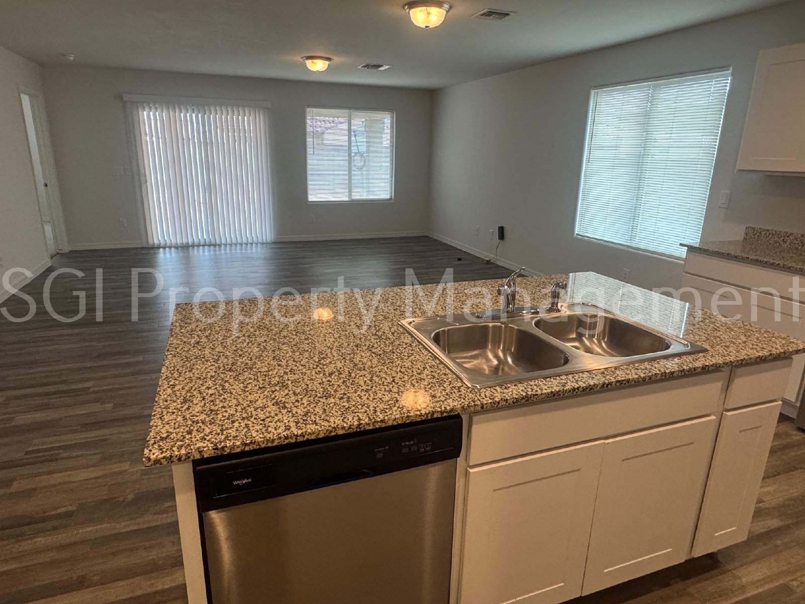 BEAUTIFUL HOME READY FOR MOVE IN!! property image