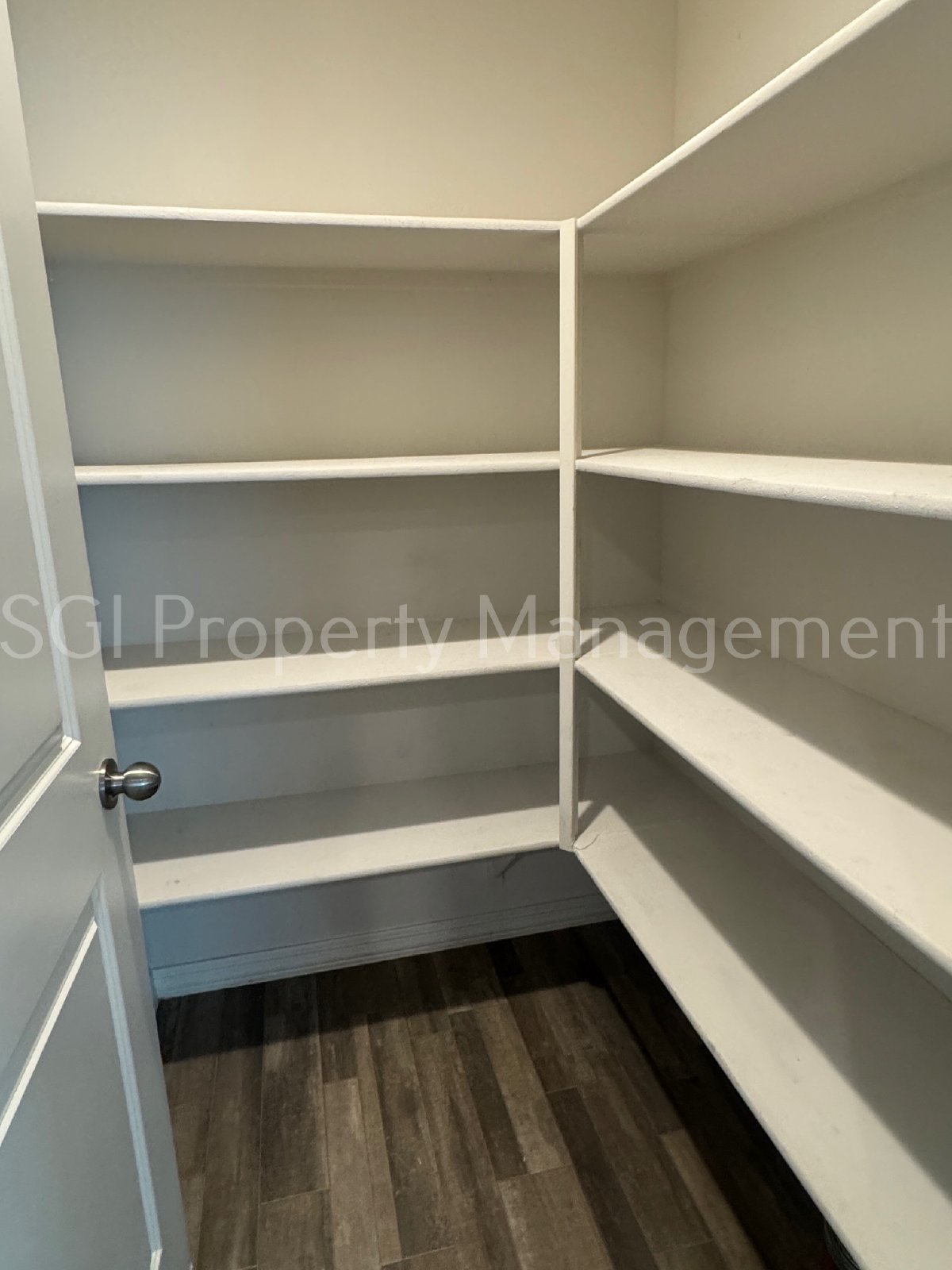 BEAUTIFUL HOME READY FOR MOVE IN!! property image