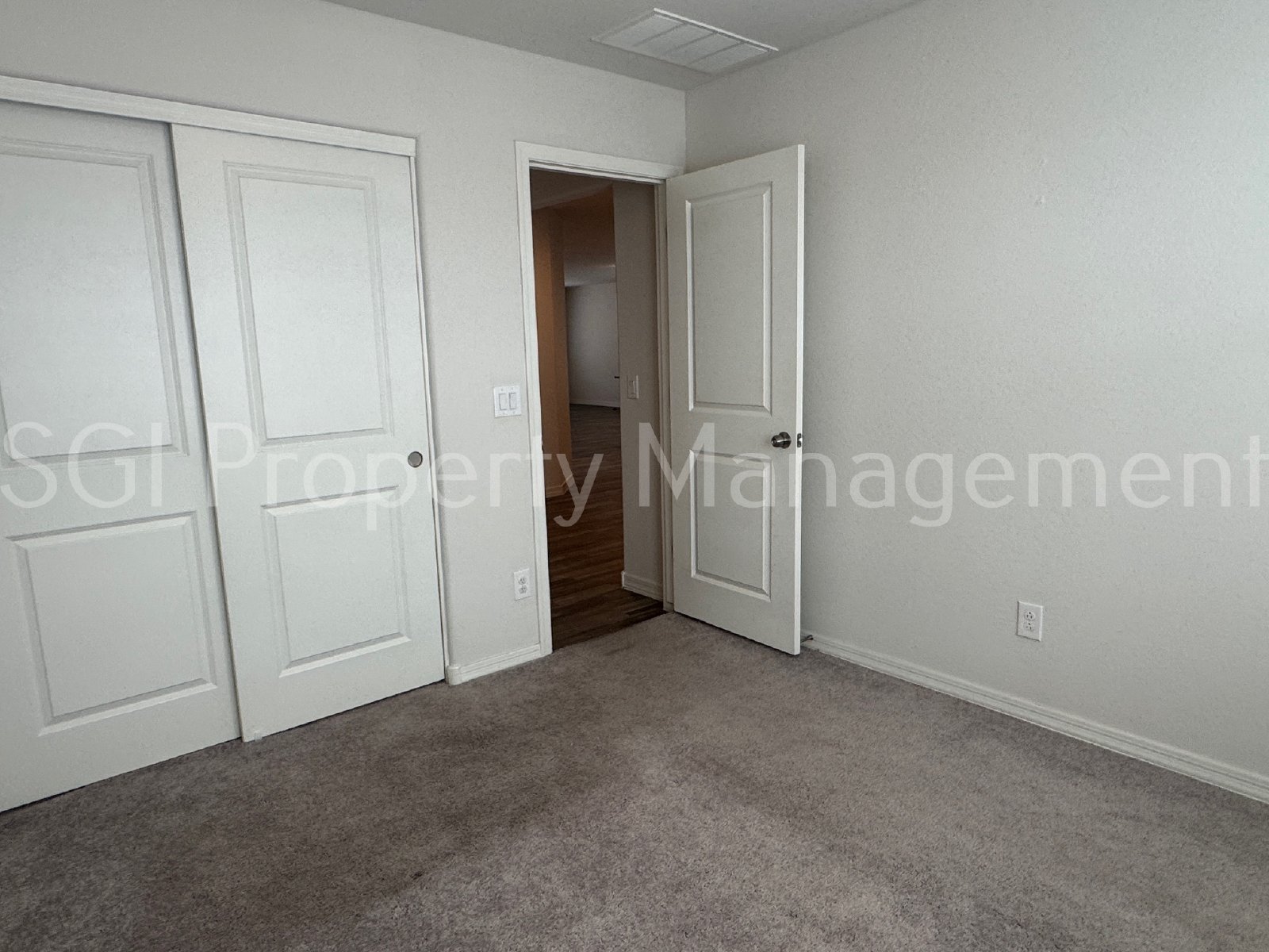 BEAUTIFUL HOME READY FOR MOVE IN!! property image