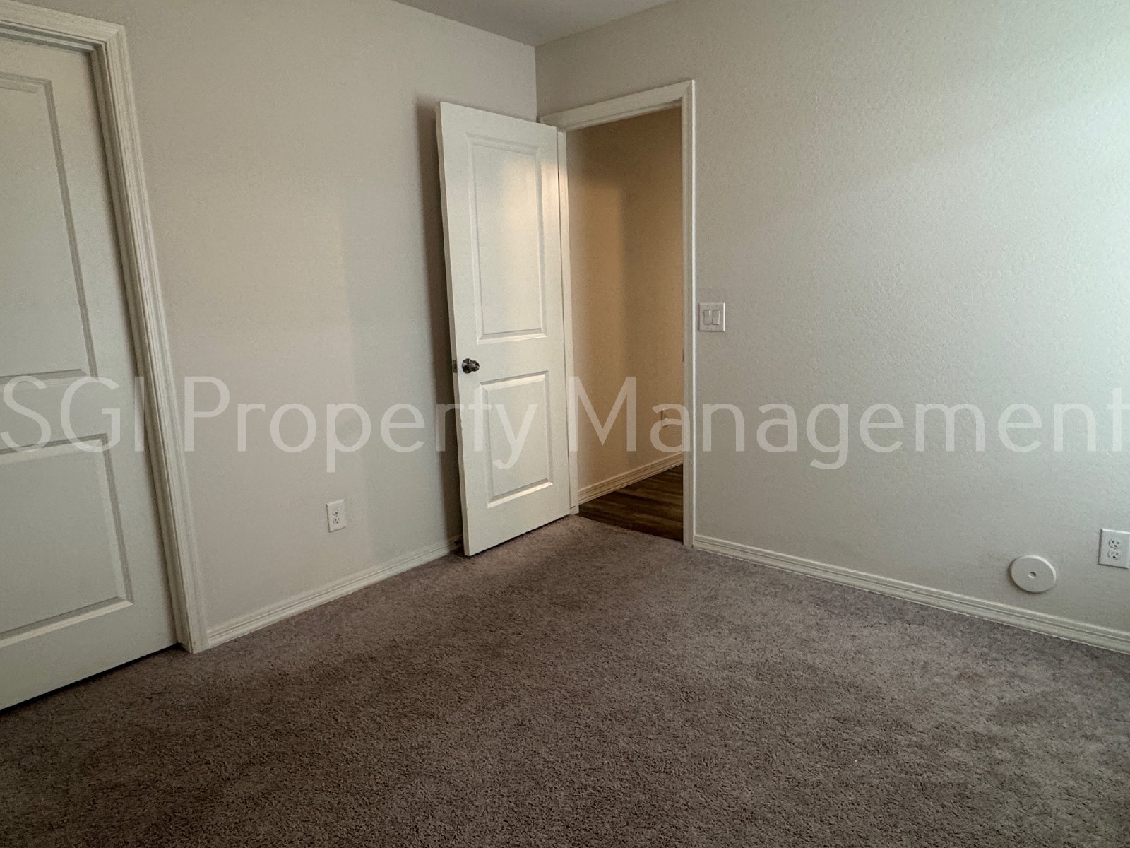 BEAUTIFUL HOME READY FOR MOVE IN!! property image