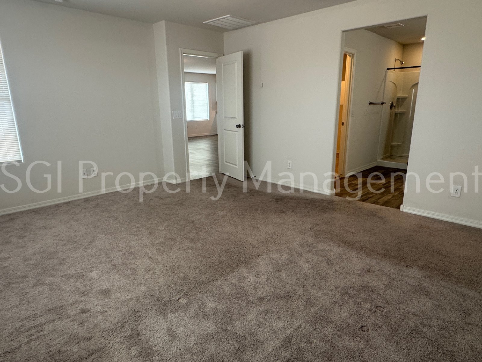 BEAUTIFUL HOME READY FOR MOVE IN!! property image