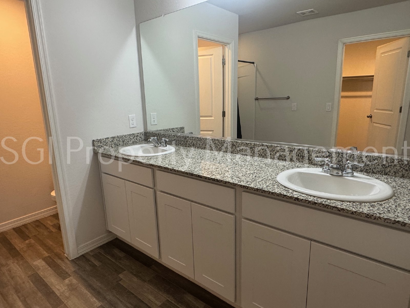 BEAUTIFUL HOME READY FOR MOVE IN!! property image