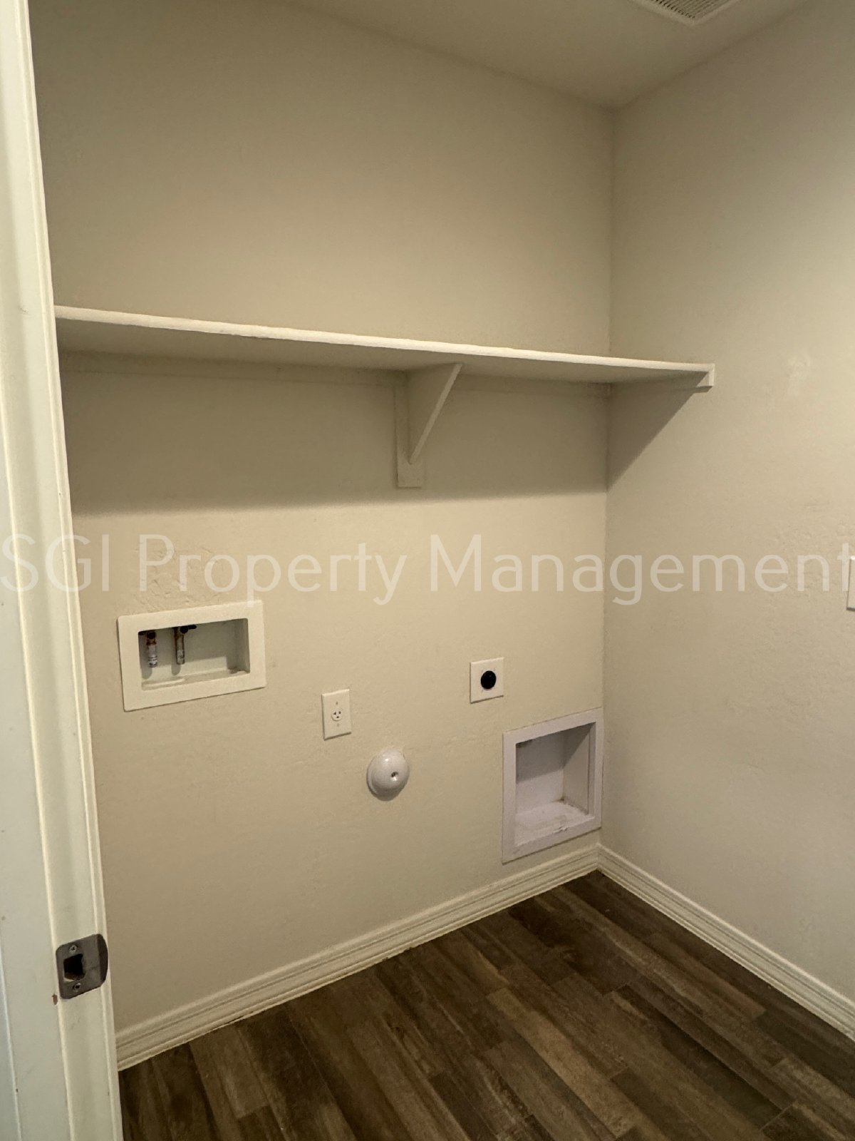 BEAUTIFUL HOME READY FOR MOVE IN!! property image