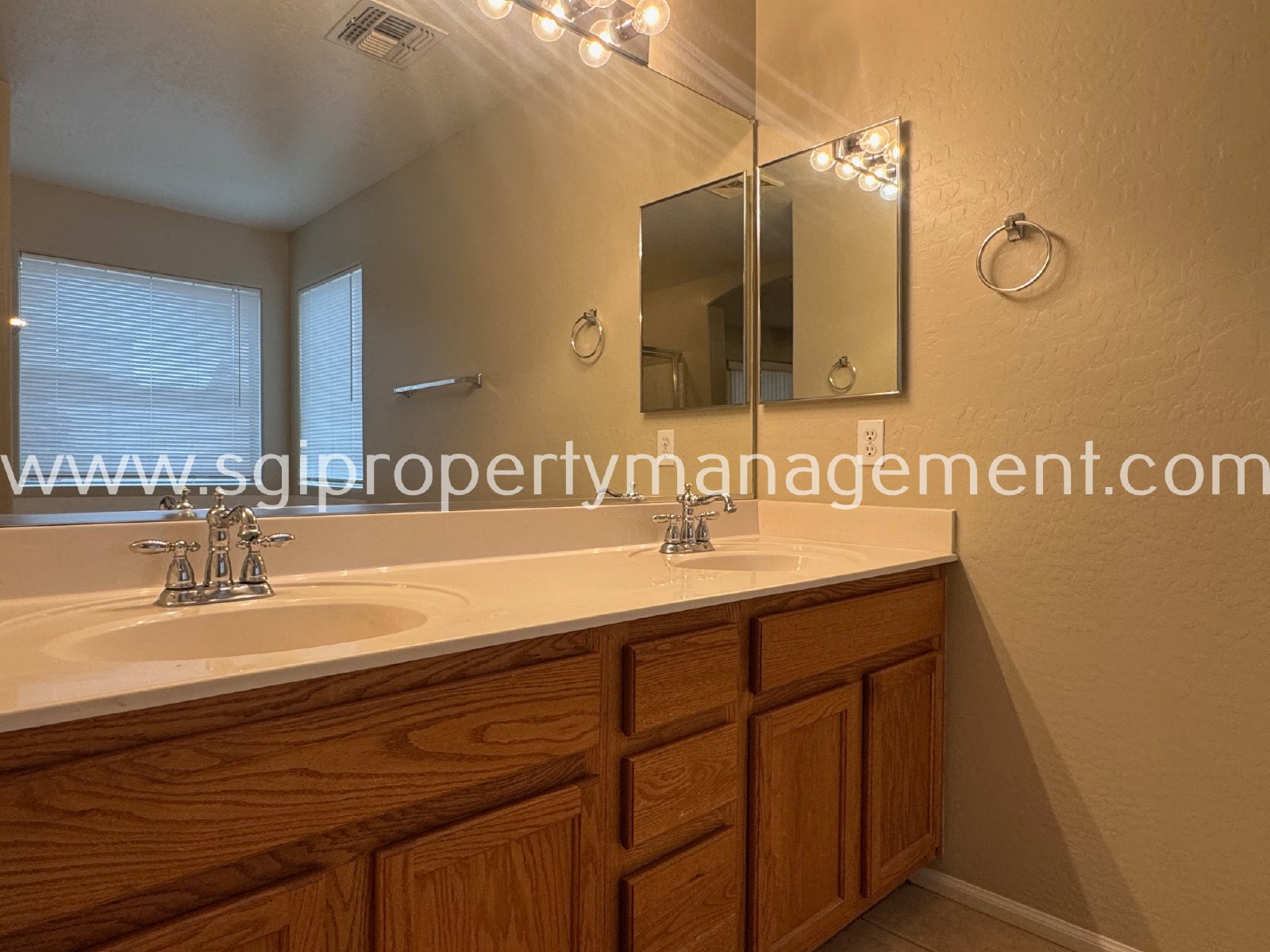 Charming 3 bedroom single level San Tan Valley home property image