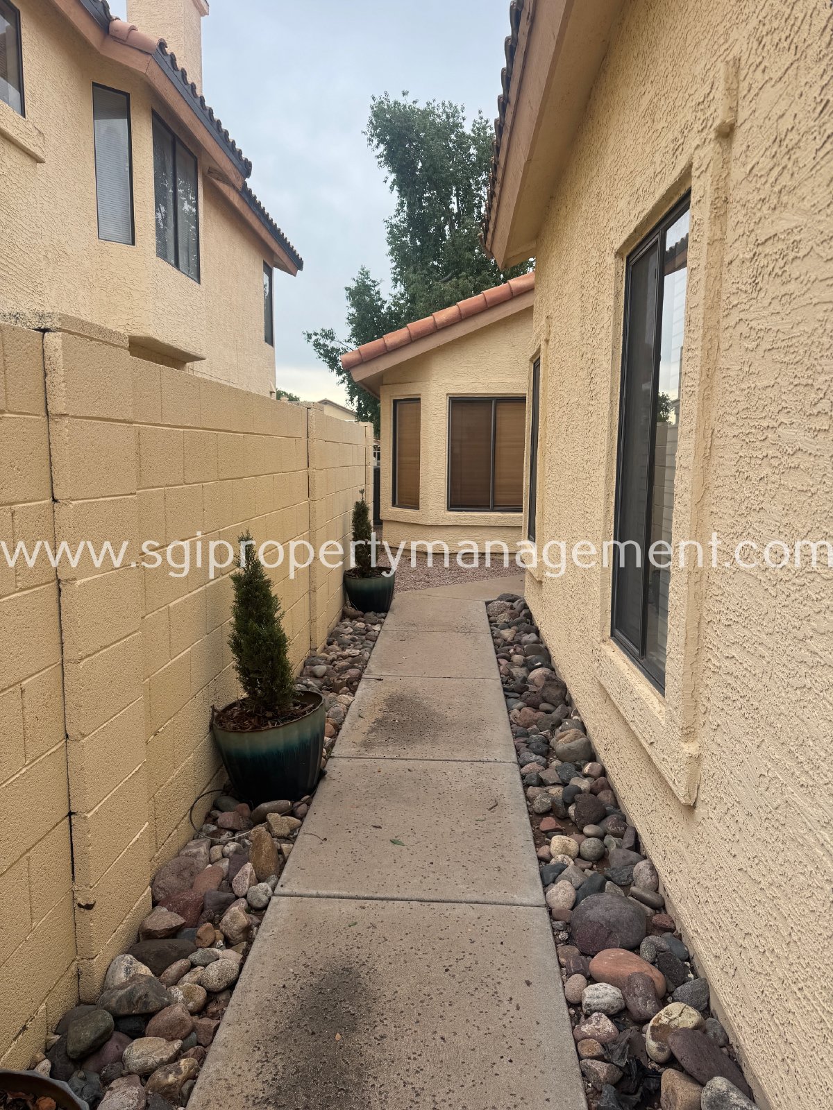 Charming Lakefront 3 bedroom, 2 bathroom home property image