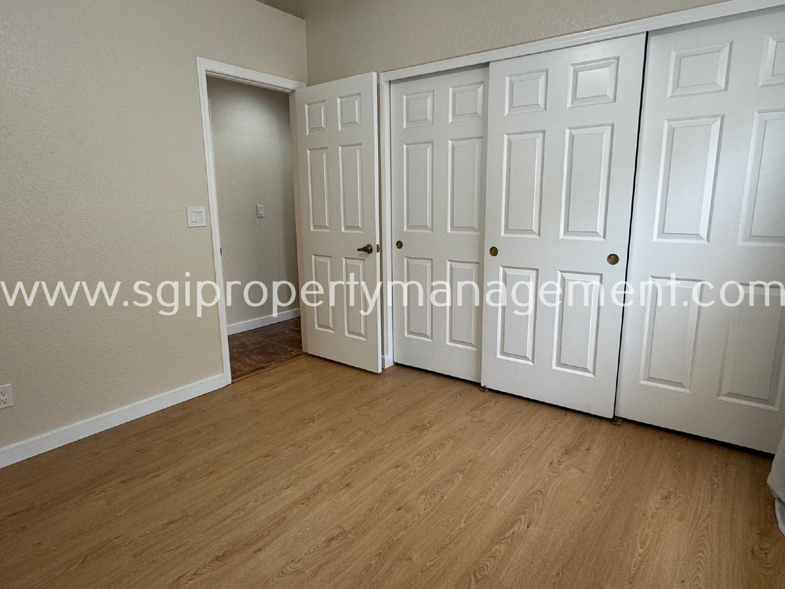 Charming Lakefront 3 bedroom, 2 bathroom home property image