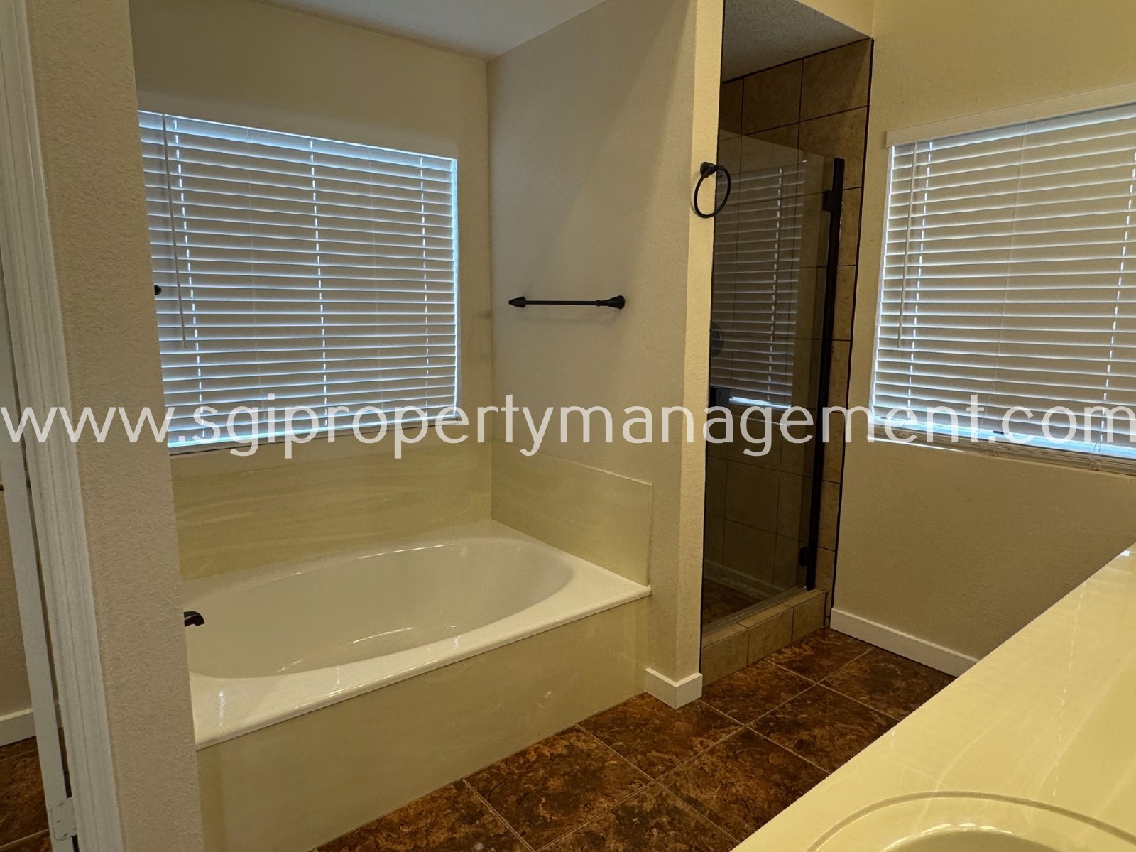 Charming Lakefront 3 bedroom, 2 bathroom home property image