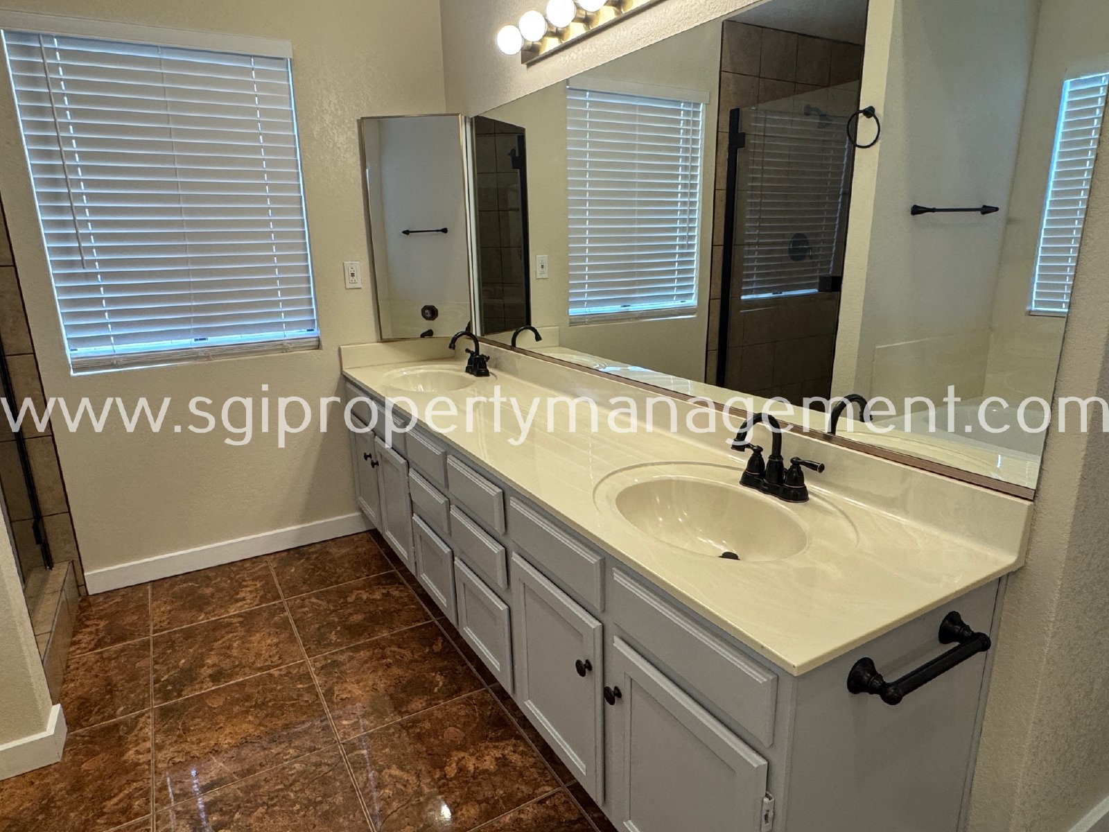 Charming Lakefront 3 bedroom, 2 bathroom home property image