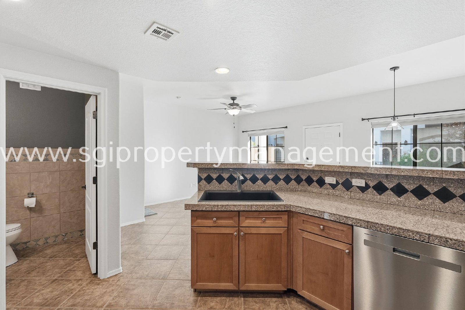 Great 3 bedroom, 2.5 bath home in NE Phoenix property image