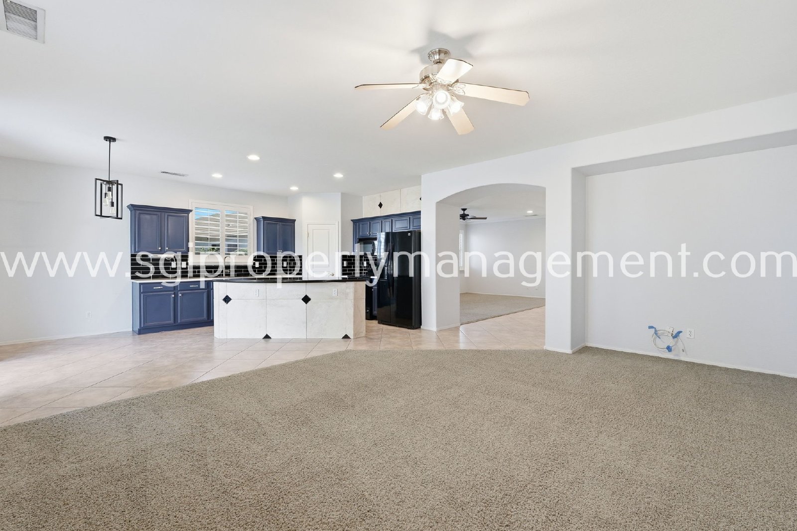 Peoria home with 3 car garage property image