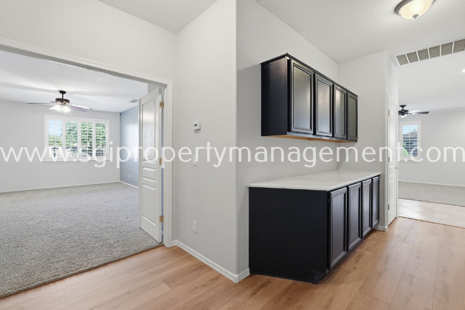 Peoria home with 3 car garage property image