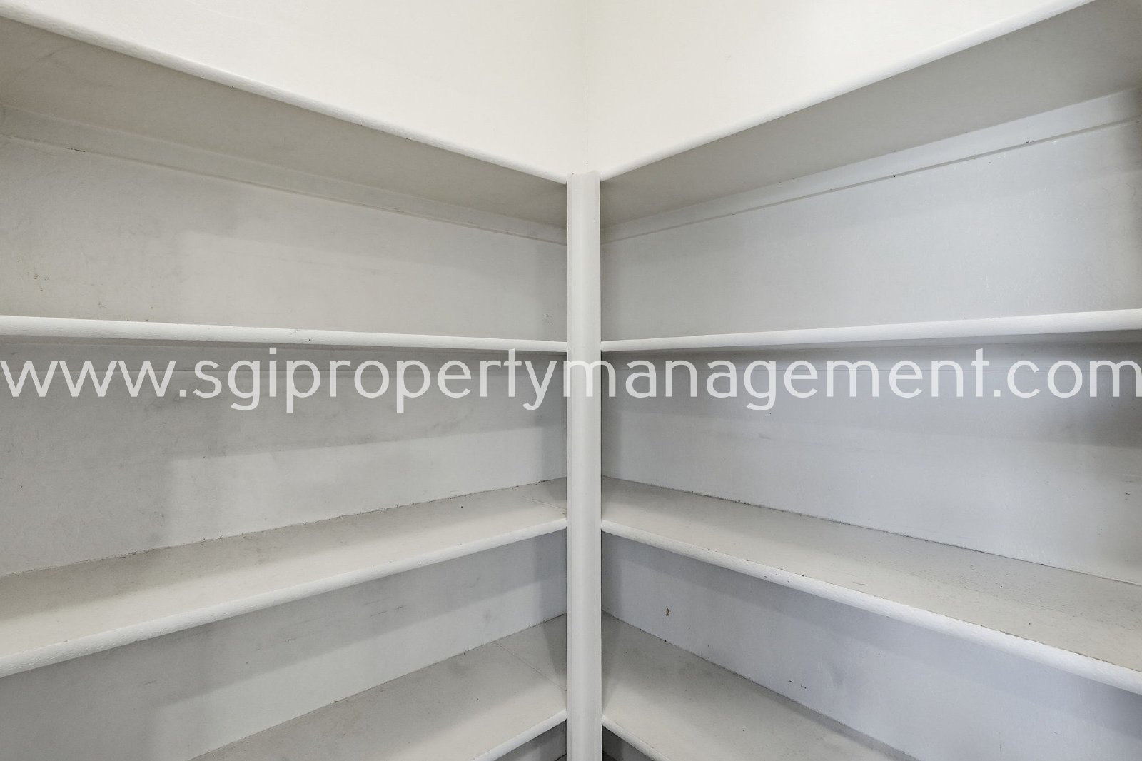 Peoria home with 3 car garage property image