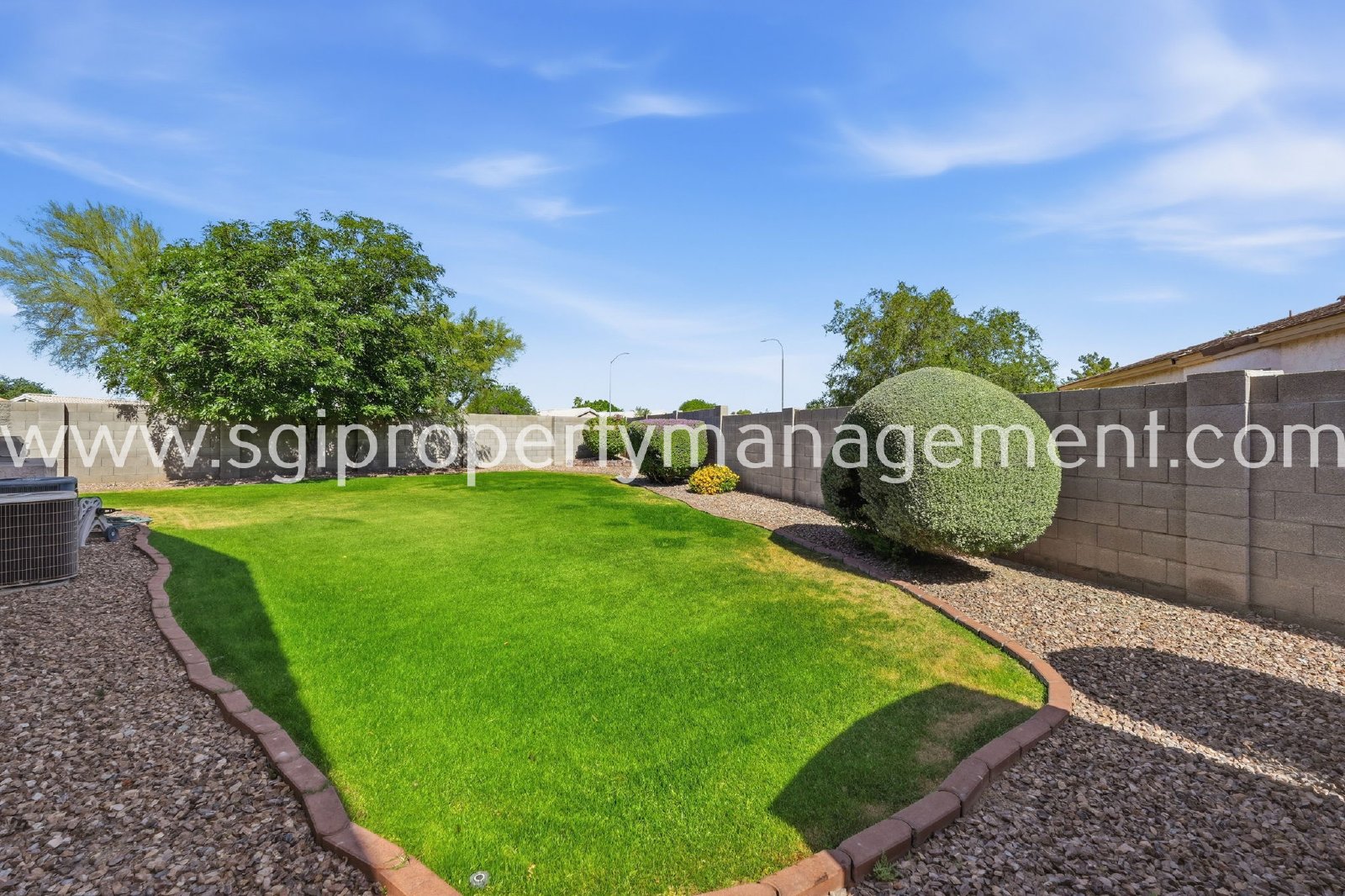 Peoria home with 3 car garage property image