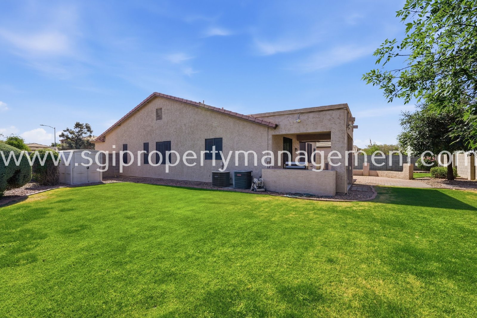 Peoria home with 3 car garage property image