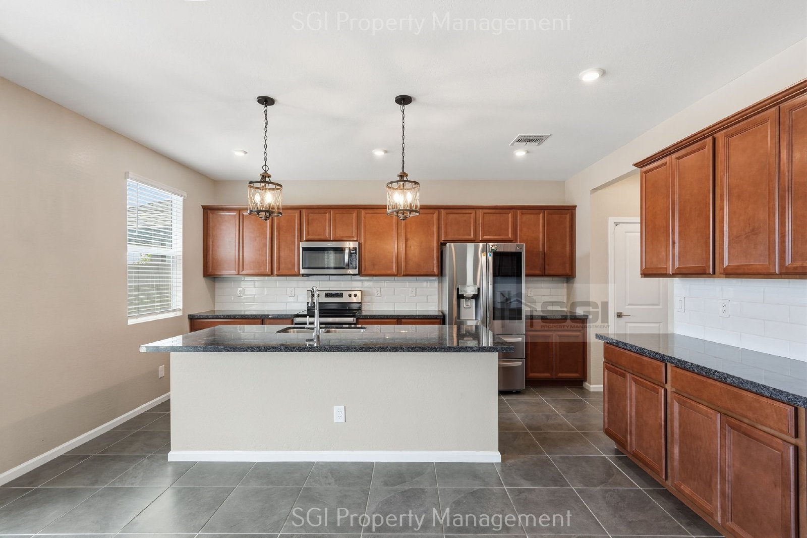 4 BEDROOM 3 BATHROOM SURPRISE HOME. property image