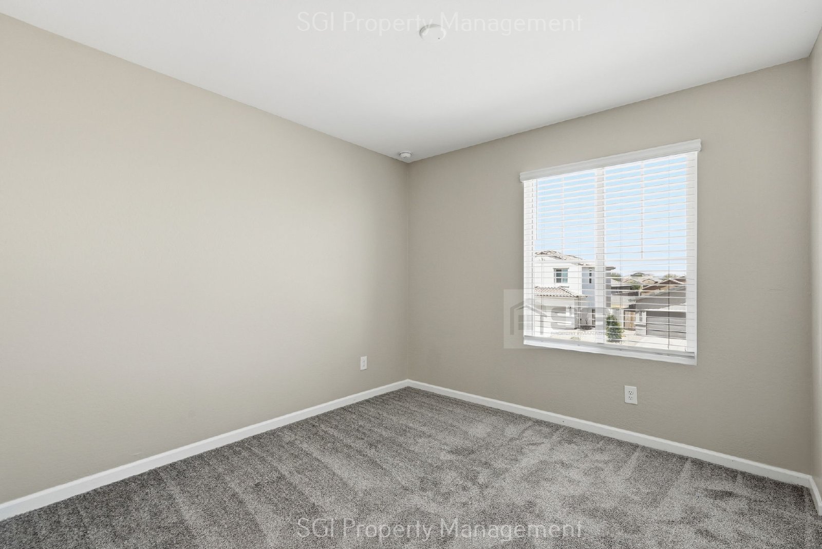 4 BEDROOM 3 BATHROOM SURPRISE HOME. property image
