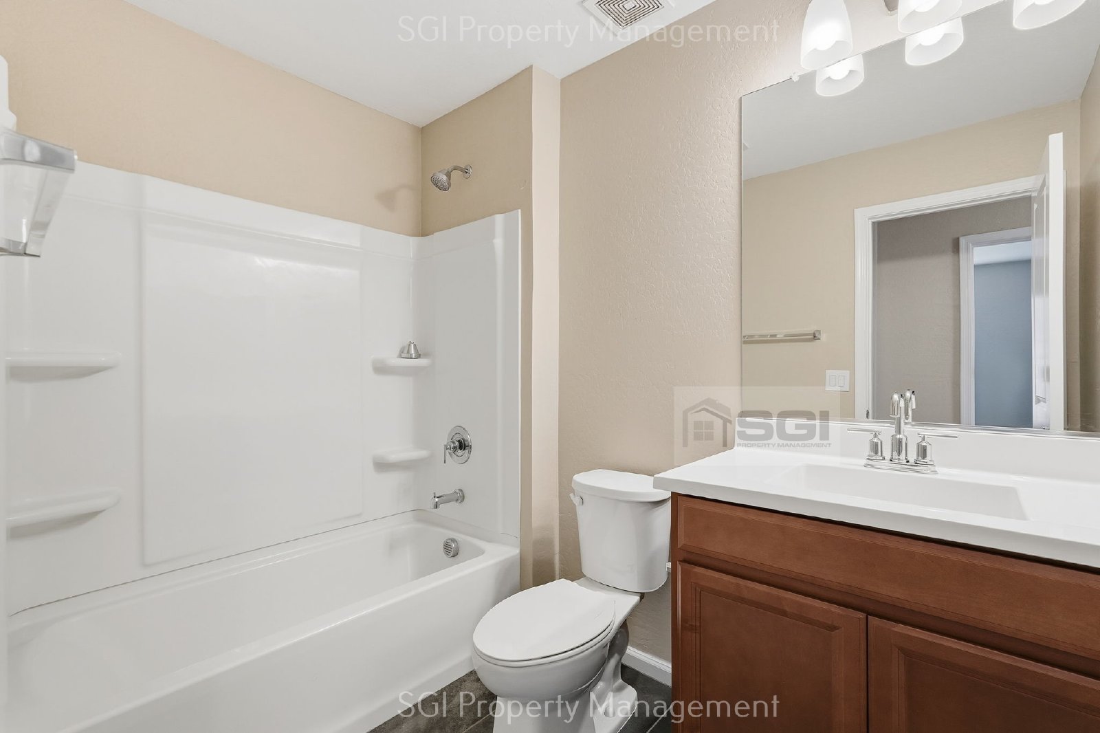 4 BEDROOM 3 BATHROOM SURPRISE HOME. property image