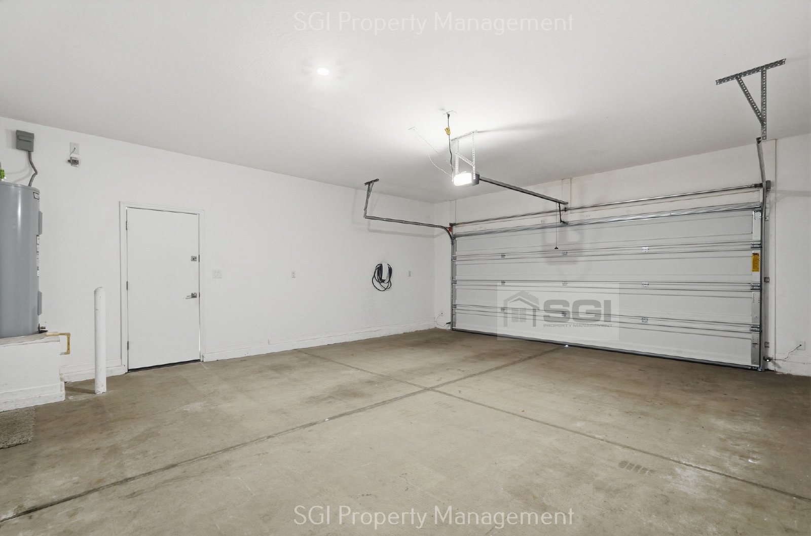 4 BEDROOM 3 BATHROOM SURPRISE HOME. property image
