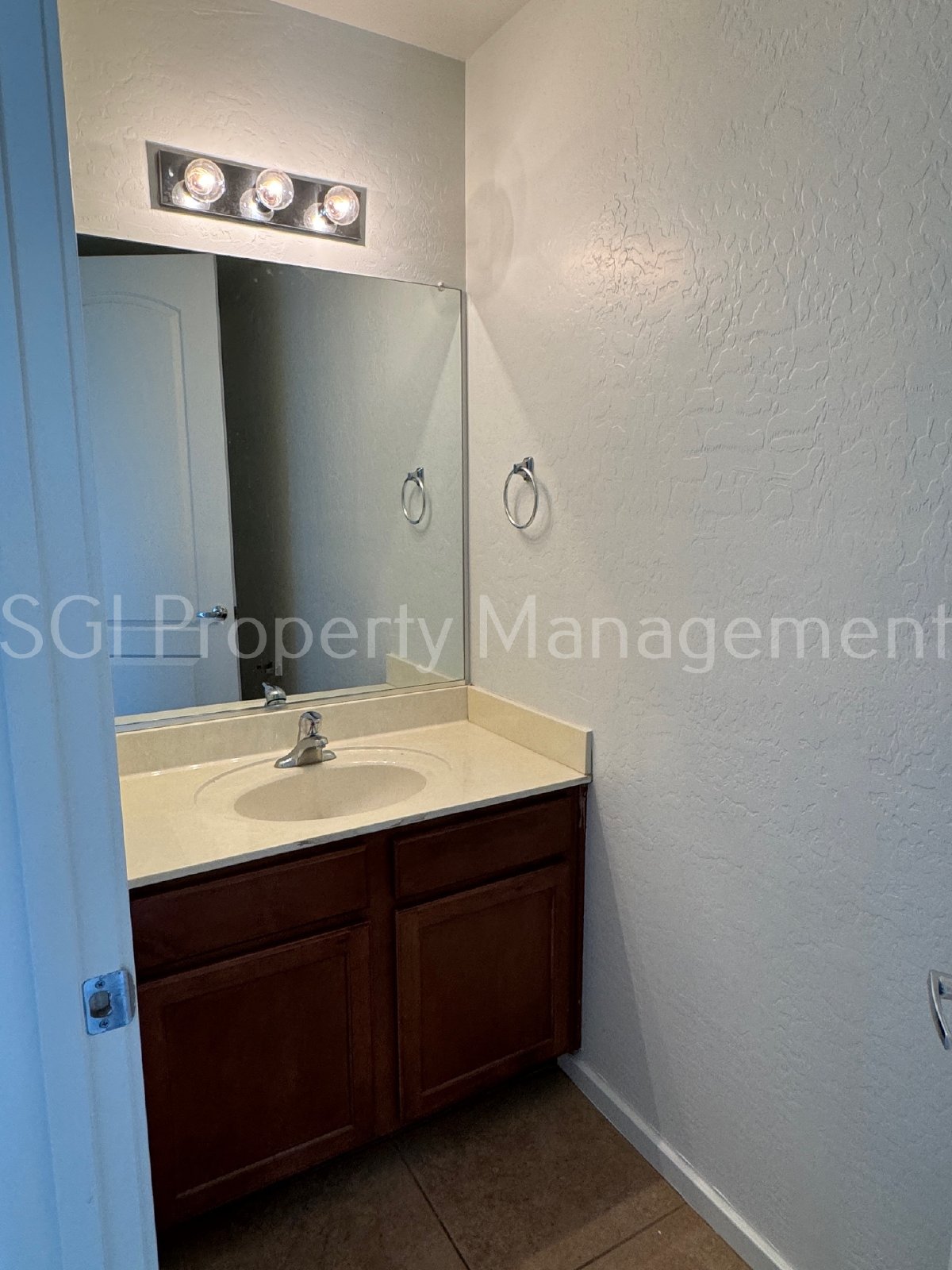 Gorgeous townhouse ready for move in property image