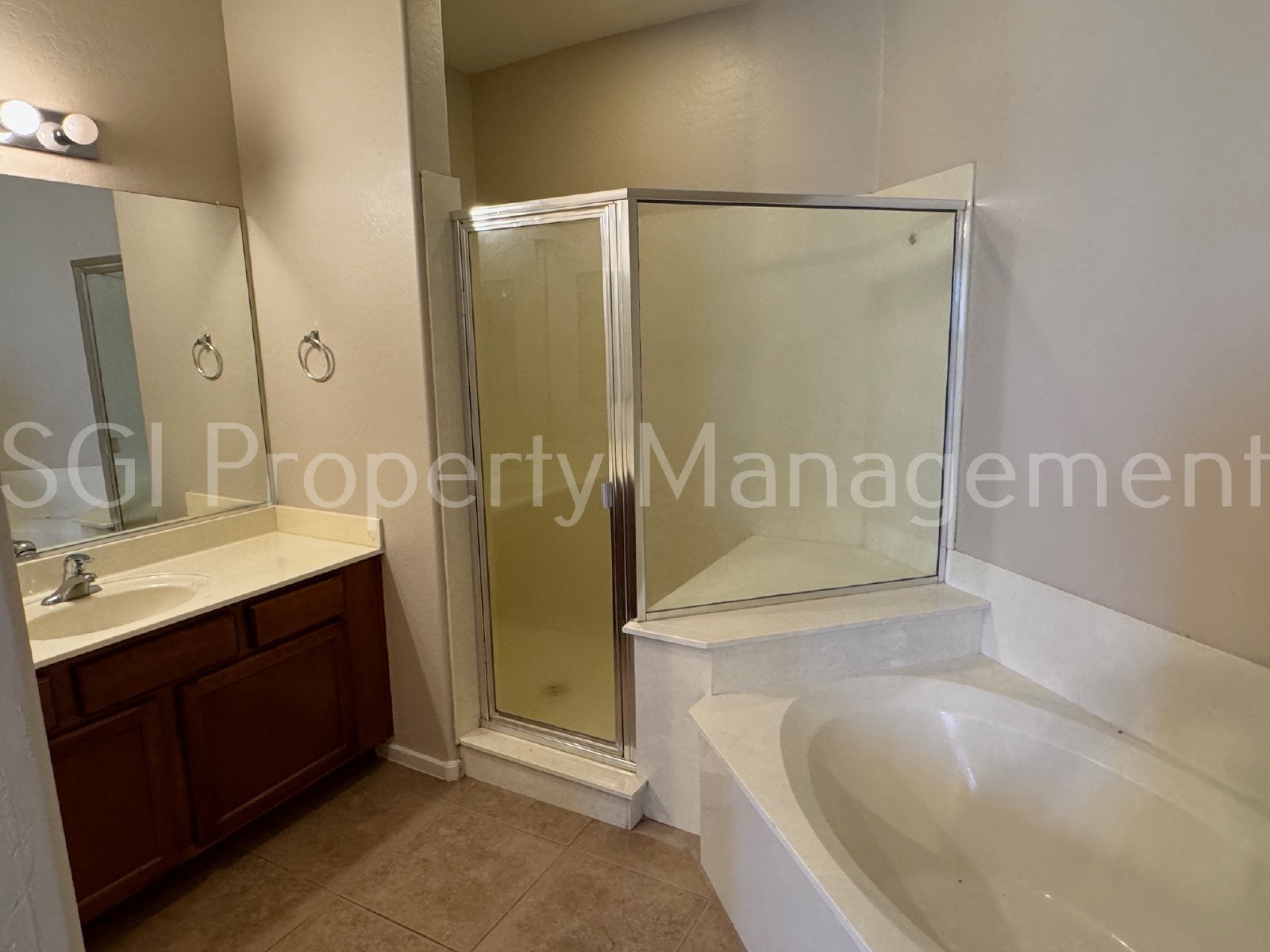 Gorgeous townhouse ready for move in property image