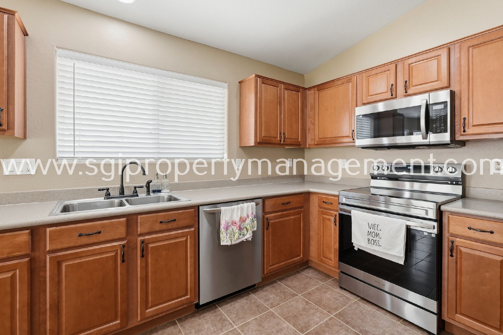 3 bedroom Waddell home with solar panels property image