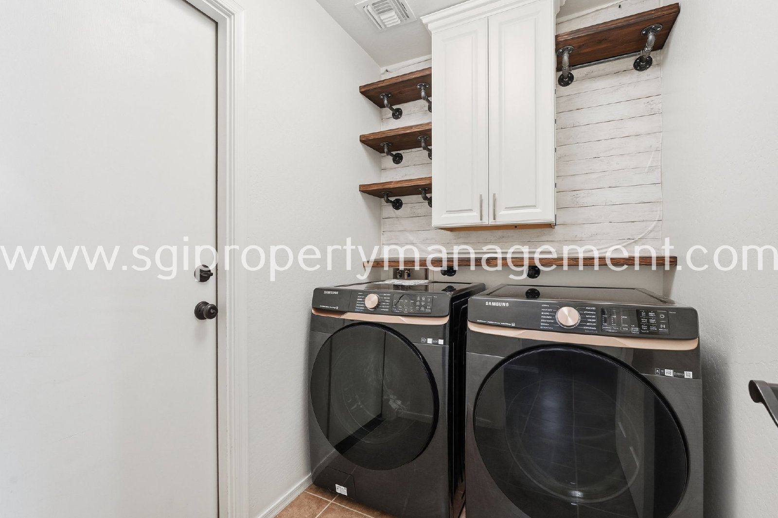 3 bedroom Waddell home with solar panels property image