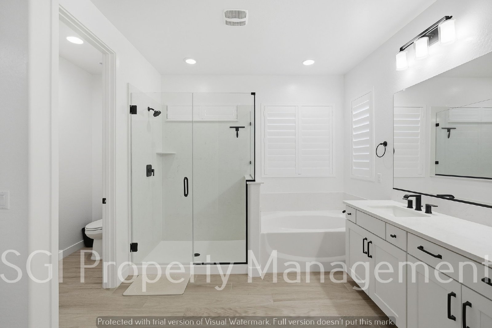 5 Bedroom Luxury Home in a gated community property image